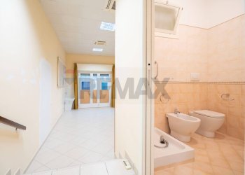 Bagno - Negozio Via Risorgimento
72, Maiolati Spontini - foto 7