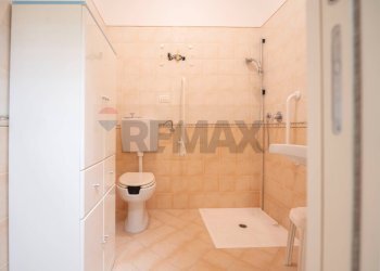 Bagno - Negozio Via Risorgimento
72, Maiolati Spontini - foto 8