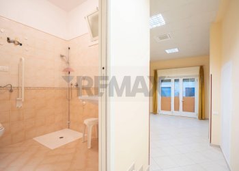 Bagno - Negozio Via Risorgimento
72, Maiolati Spontini - foto 9