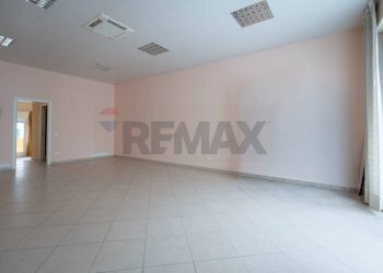 Stanza vuota - Negozio Via Risorgimento
72, Maiolati Spontini - foto 10