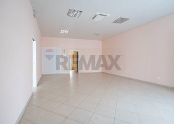 Stanza vuota - Negozio Via Risorgimento
72, Maiolati Spontini - foto 11