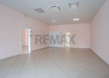 Stanza vuota - Negozio Via Risorgimento
72, Maiolati Spontini - foto 12