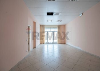 Stanza vuota - Negozio Via Risorgimento
72, Maiolati Spontini - foto 13