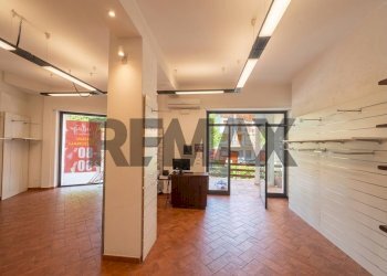 Ricezione / Lobby - Negozio VI guglielmo marconi
 
2, Campo di Giove - foto 1