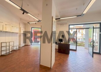 Ricezione / Lobby - Negozio VI guglielmo marconi
 
2, Campo di Giove - foto 2