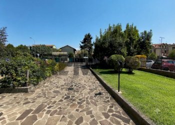 Giardino - Trilocale via Velasca
 
54, Vimercate - foto 37