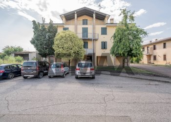 Edificio all\'aperto - Three-room apartment Via Gandhi
 
3, Dosolo - photo 1