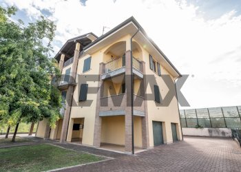 Edificio all\'aperto - Three-room apartment Via Gandhi
 
3, Dosolo - photo 2