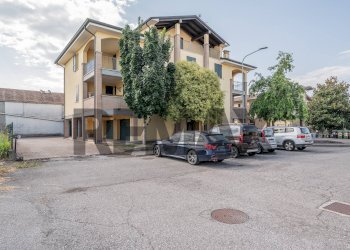 Edificio all\'aperto - Three-room apartment Via Gandhi
 
3, Dosolo - photo 4