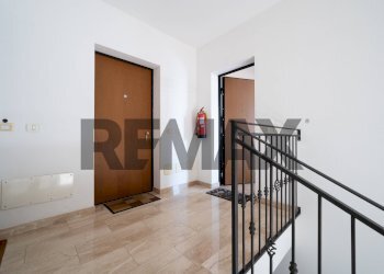 Hall / corridoio - Three-room apartment Via Gandhi
 
3, Dosolo - photo 11