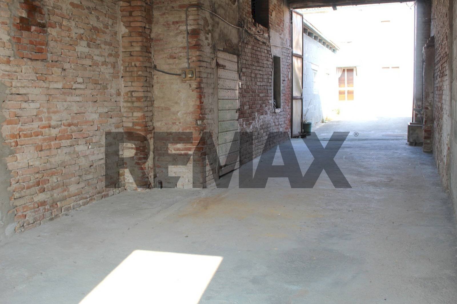 Parcheggio - Semi-detached house Via Padre Kolbe
15, Commessaggio - photo 3
