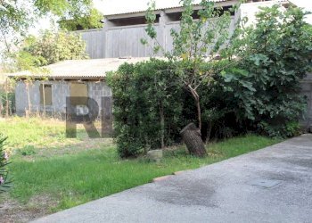 Giardino - Casa semi indipendente Via Padre Kolbe
 
15, Commessaggio - foto 12