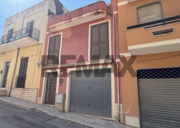 Edificio all\'aperto - Casa indipendente via Palestro
 
152, 154, Pachino - foto 1