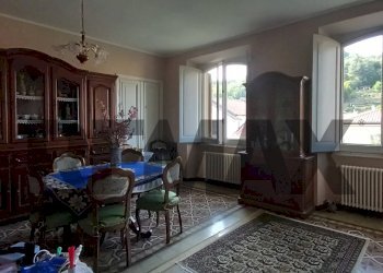 Sala da pranzo - Appartamento Piazza Vittorio Veneto
 
4/5, Altare - foto 1