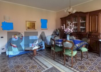 Sala da pranzo - Appartamento Piazza Vittorio Veneto
 
4/5, Altare - foto 2