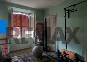 Camera / camera da letto - Appartamento Piazza Vittorio Veneto
 
4/5, Altare - foto 10