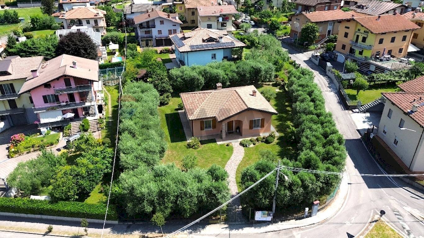 Casa all\'aperto - Terreno edificabile Via Valeriana
 
40, Gianico - foto 1
