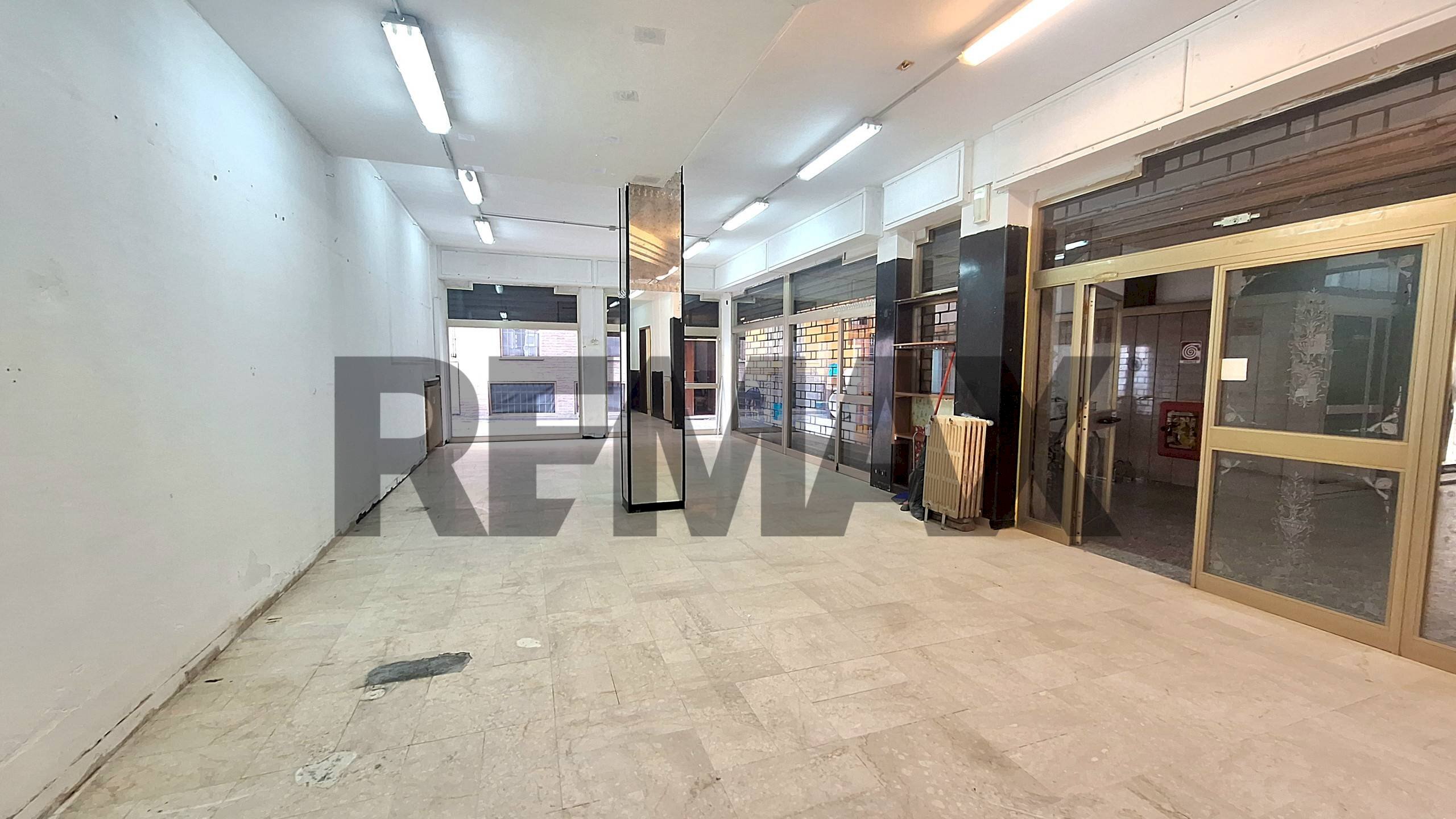 Ricezione / Lobby - Negozio Via Berenini
 
12, Fidenza - foto 1