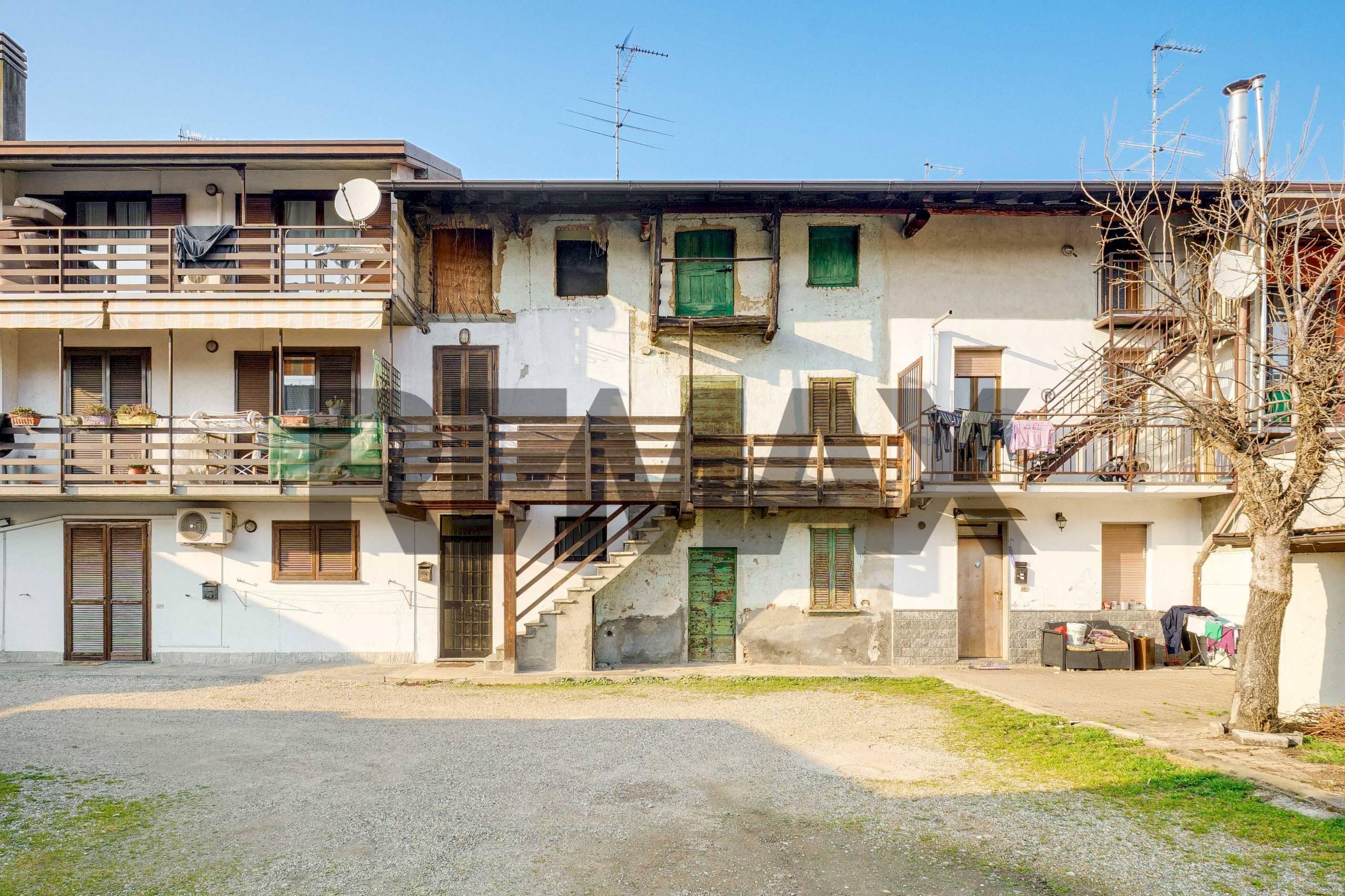 Edificio all\'aperto - Casa semi indipendente VIA CHIARI
6, Busto Arsizio - foto 2