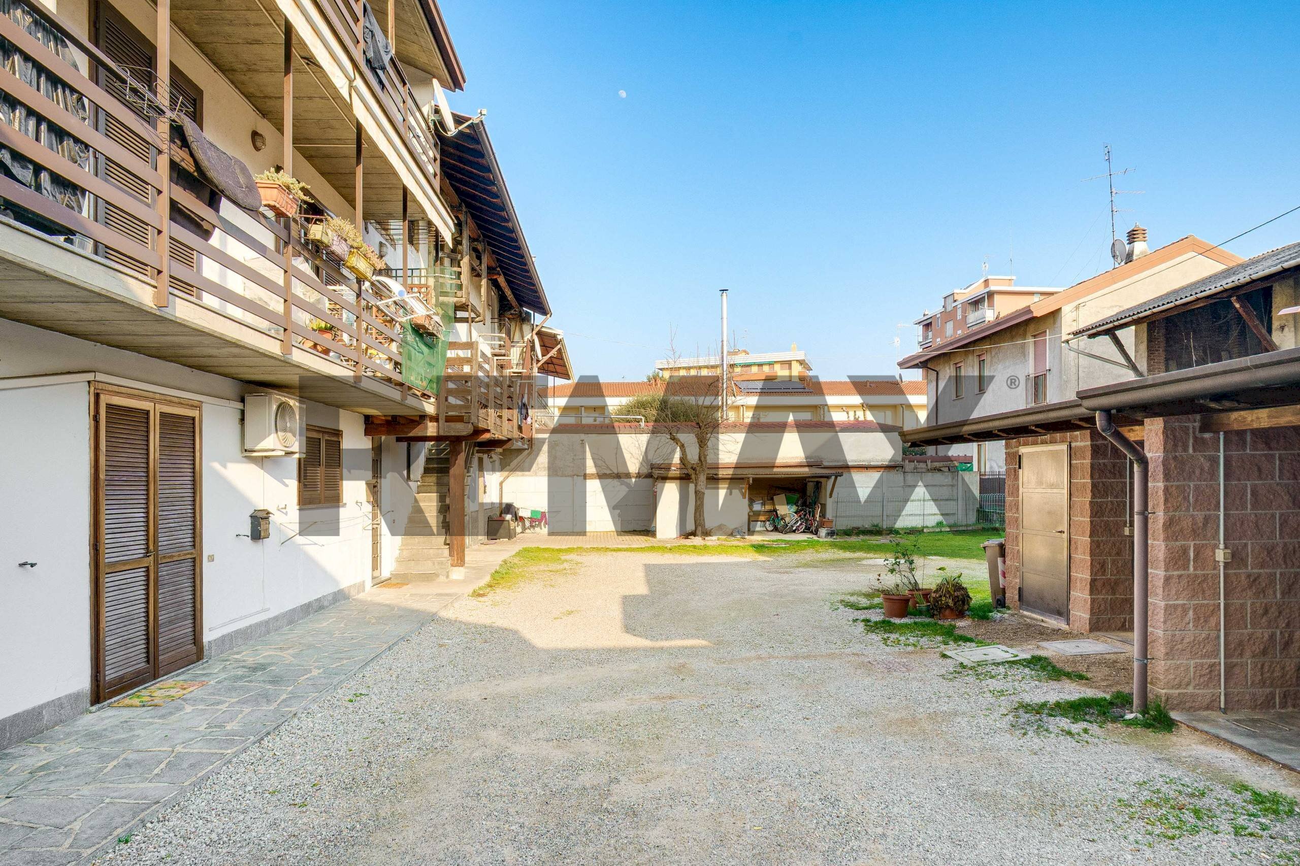 Edificio all\'aperto - Casa semi indipendente VIA CHIARI
6, Busto Arsizio - foto 3