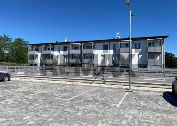 Edificio all\'aperto - Box FAENZA
 
3, Cairate - foto 3