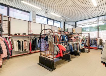 Cabina armadio - Commercial Premises Via Roncari
39, Besozzo - photo 2