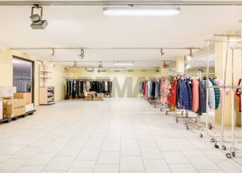 Cabina armadio - Commercial Premises Via Roncari
39, Besozzo - photo 16
