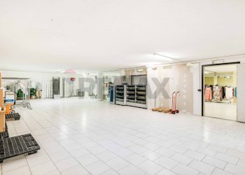 Soggiorno - Commercial Premises Via Roncari
39, Besozzo - photo 19