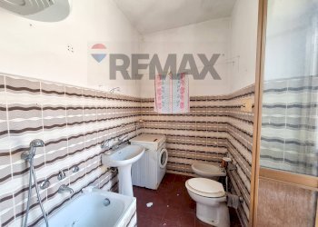Bagno - Four-room apartment Via Castelfidardo
 
13, Cairate - photo 12