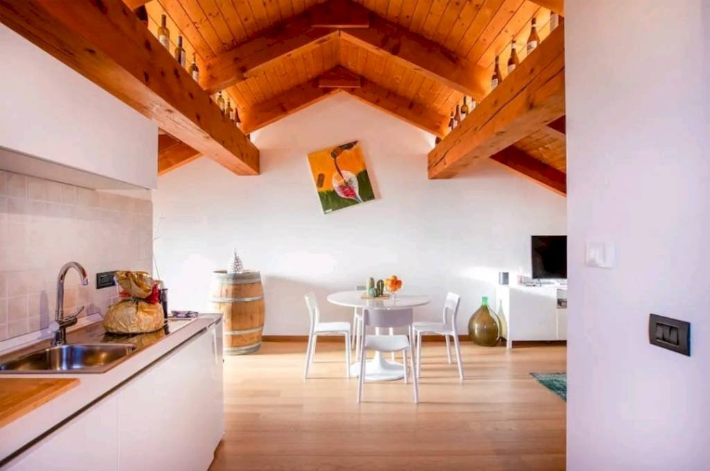 Cucina - Appartamento via Roddino, 20, Monforte d'Alba - foto 2