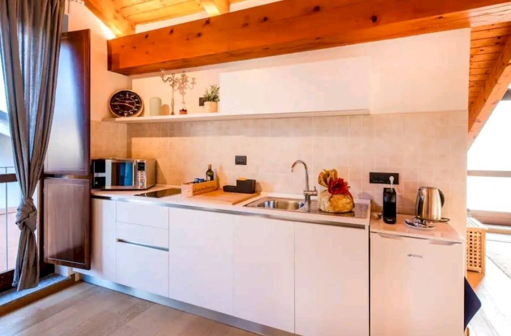 Cucina - Appartamento via Roddino, 20, Monforte d'Alba - foto 3