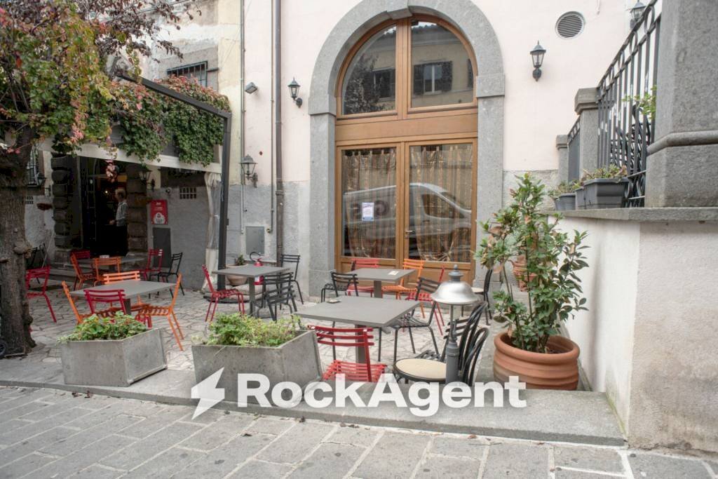 Cortile interno - Negozio via Andrea Doria, 18, Viterbo - foto 1