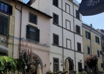 Facciata - Negozio via Andrea Doria, 18, Viterbo - foto 20