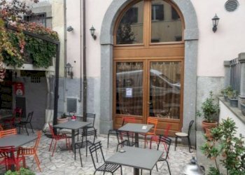 Facciata - Negozio via Andrea Doria, 18, Viterbo - foto 22
