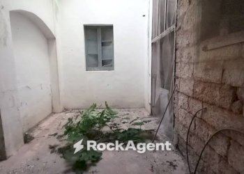 Cortile interno - Negozio via Cesare Battisti, 12, Carmiano - foto 15
