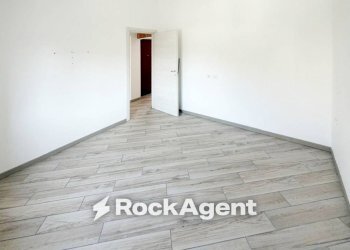 Camera da letto - Four-room apartment piazza Cosma Clavarino, 3, Genova (neighborhood Sestri Ponente) - photo 2