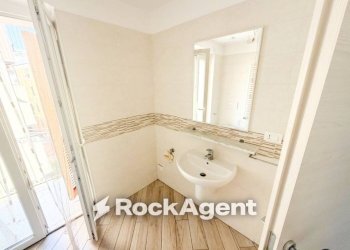 Bagno - Quadrilocale piazza Cosma Clavarino, 3, Genova (zona Sestri Ponente) - foto 25