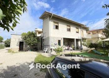Facciata - Casa indipendente via Alcide de Gasperi, 10, Tortoreto - foto 3