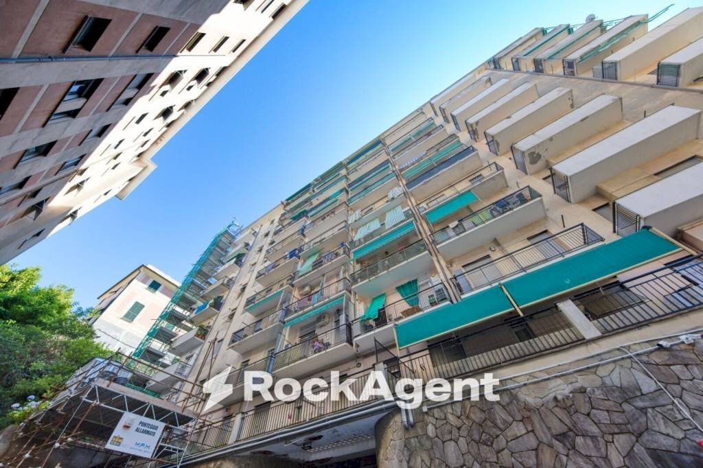 Facciata - Four-room apartment via alla Costa di Teglia, 3b, Genova (neighborhood Bolzaneto) - photo 1
