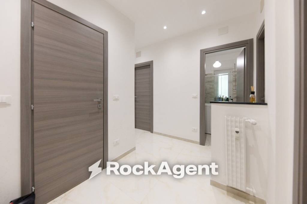 Corridoio - Four-room apartment via alla Costa di Teglia, 3b, Genova (neighborhood Bolzaneto) - photo 3