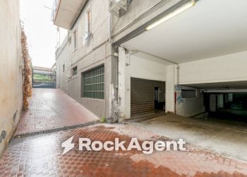 Cortile interno - Garage - Autosilos - Parcheggio via Paolo Bentivoglio, 20, Catania - foto 14