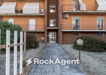 Facciata - Three-room apartment via Alessandrini, 6, Mede - photo 32