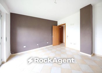 Camera da letto - Bilocale via Tortona, 84, Alessandria - foto 3
