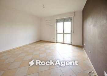 Camera da letto - Bilocale via Tortona, 84, Alessandria - foto 12