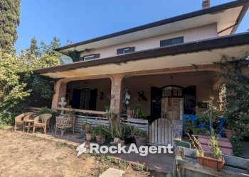 Facciata - Villa strada del Pantanello, 644, Latina - photo 4