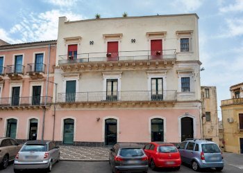 Prospetto esterno - Appartamento Piazza Indipendenza 52, Paternò - foto 1