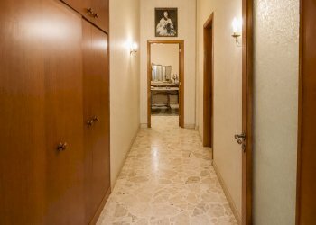 Corridoio - Appartamento Piazza Indipendenza 52, Paternò - foto 8