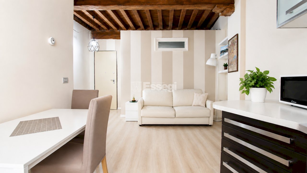 vendesi appartamento centro storico lucca - Four-room apartment Piazza Napoleone 28, Lucca - photo 1