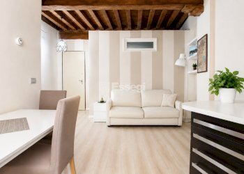 vendesi appartamento centro storico lucca - Four-room apartment Piazza Napoleone 28, Lucca - photo 1