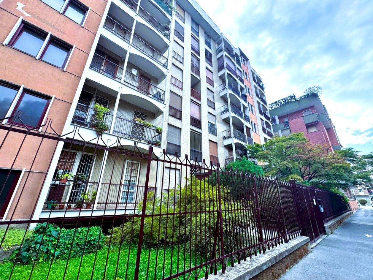 Stabile - Quadrilocale Via Giuseppe Carozzi 4, Milano (zona Inganni) - foto 1